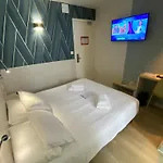 ホテル De